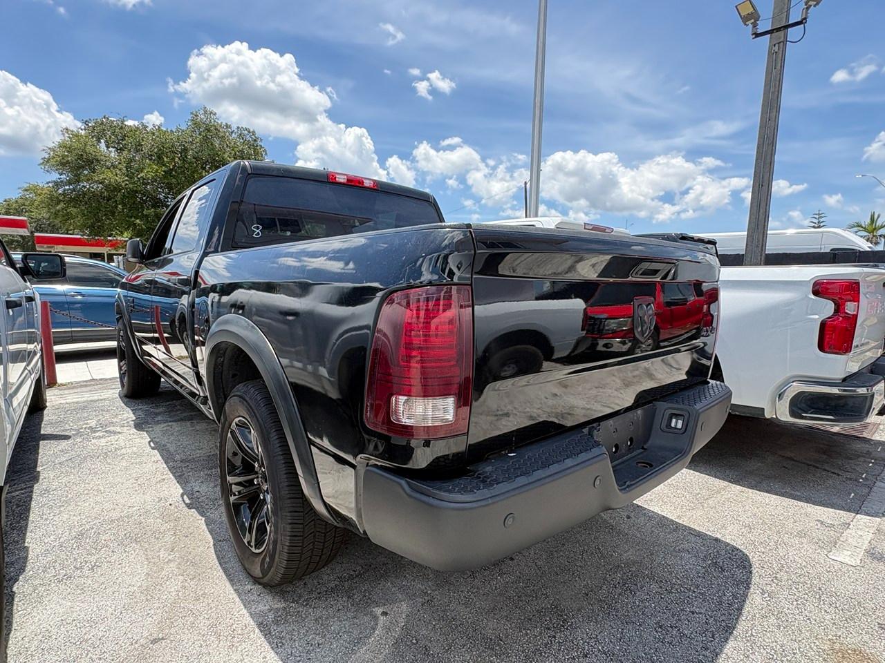 RAM 1500 Classic Tradesman Crew Cab SWB 4WD 2024