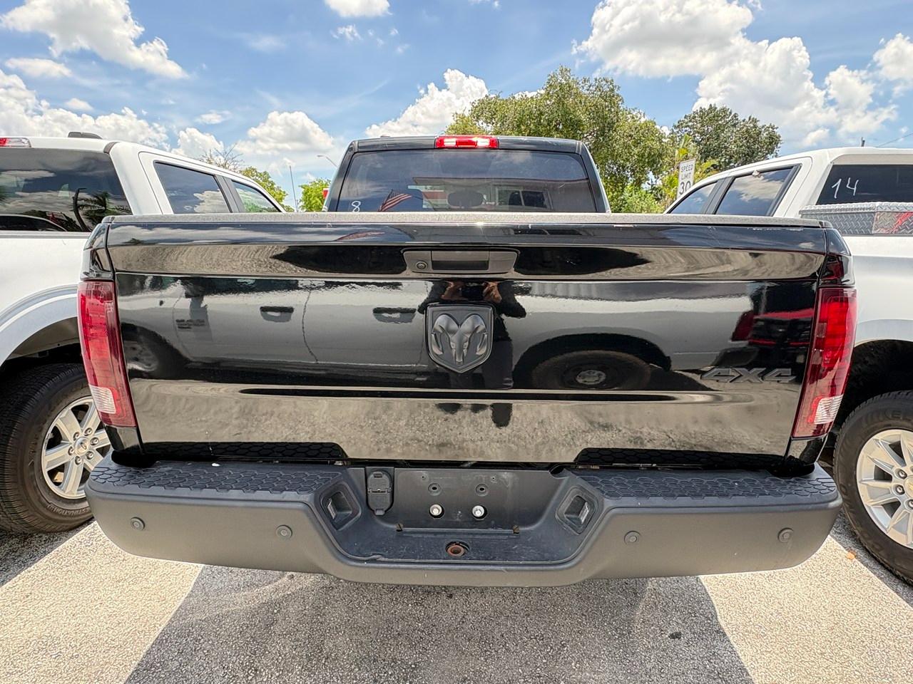 RAM 1500 Classic Tradesman Crew Cab SWB 4WD 2024