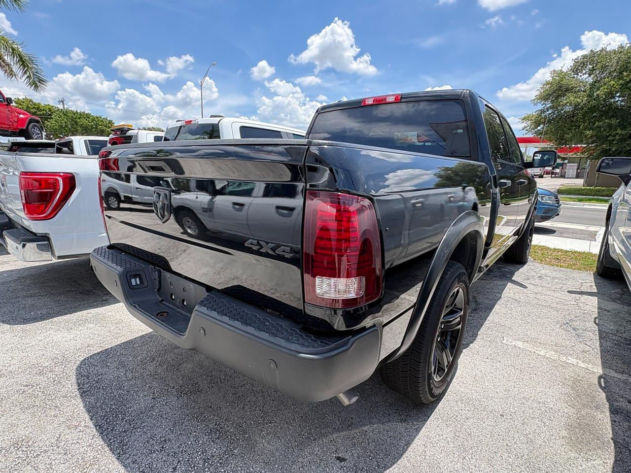 RAM 1500 Classic Tradesman Crew Cab SWB 4WD 2024