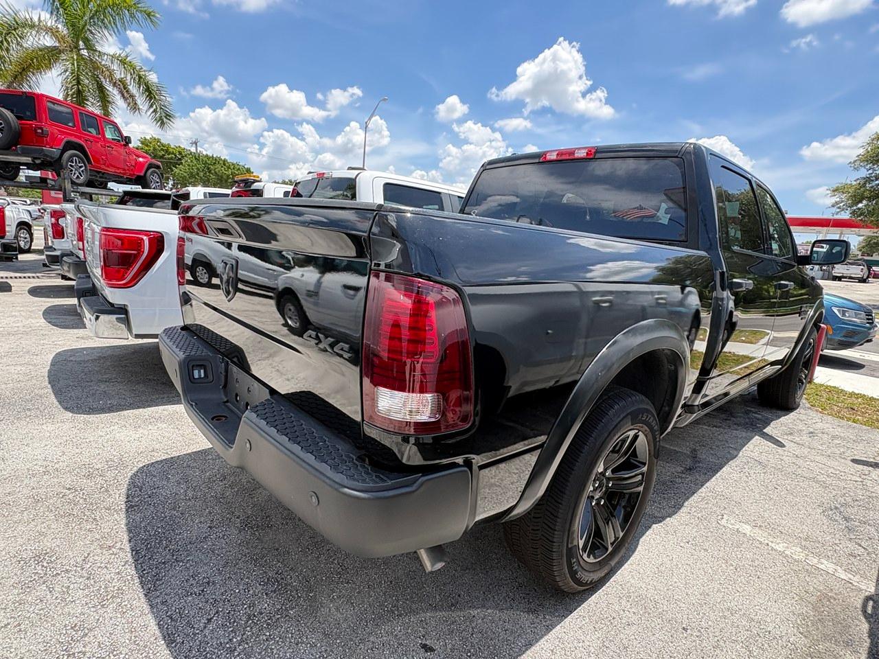 RAM 1500 Classic Tradesman Crew Cab SWB 4WD 2024