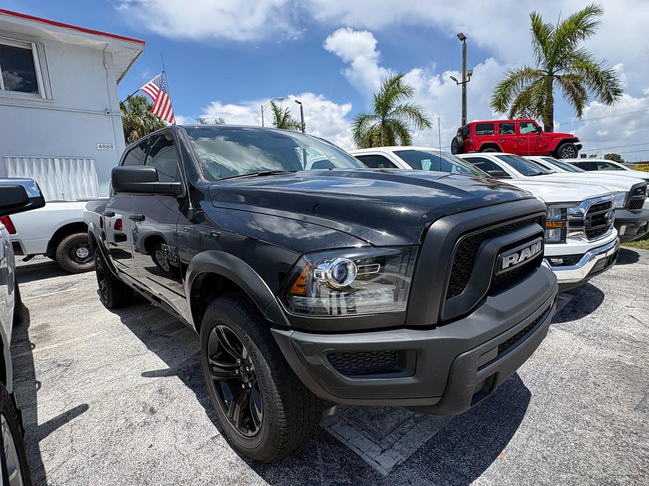 RAM 1500 Classic Tradesman Crew Cab SWB 4WD 2024