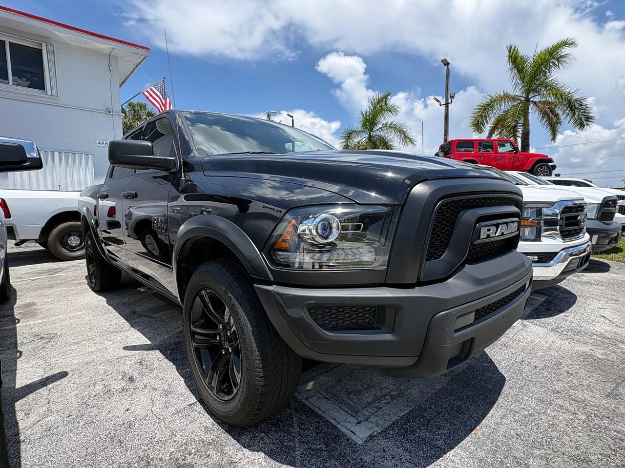 RAM 1500 Classic Tradesman Crew Cab SWB 4WD 2024