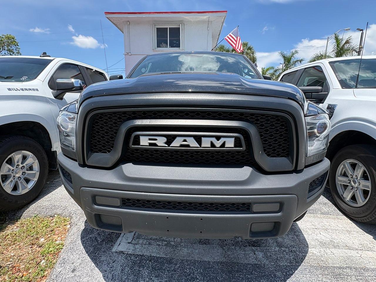 RAM 1500 Classic Tradesman Crew Cab SWB 4WD 2024