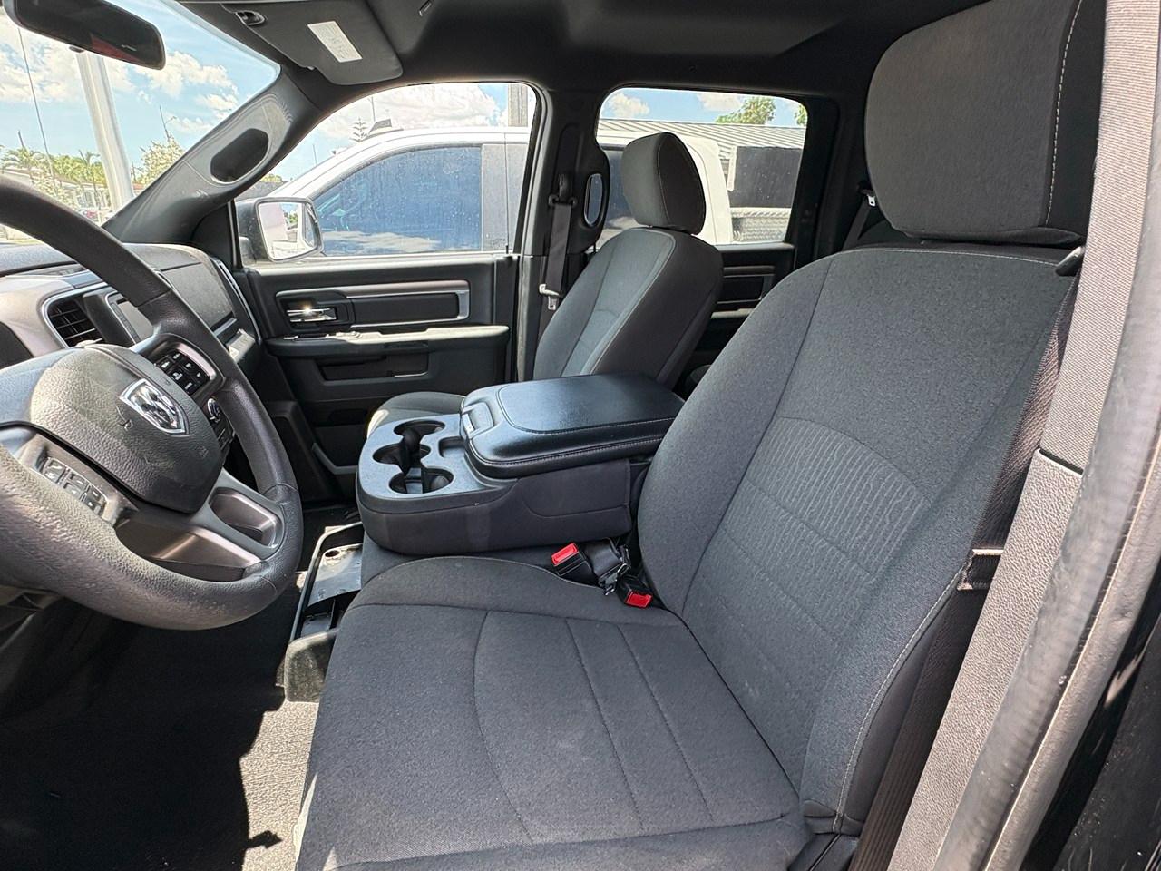 RAM 1500 Classic Tradesman Crew Cab SWB 4WD 2024
