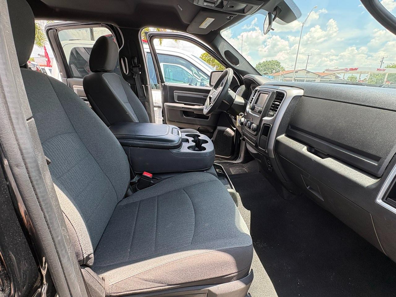 RAM 1500 Classic Tradesman Crew Cab SWB 4WD 2024