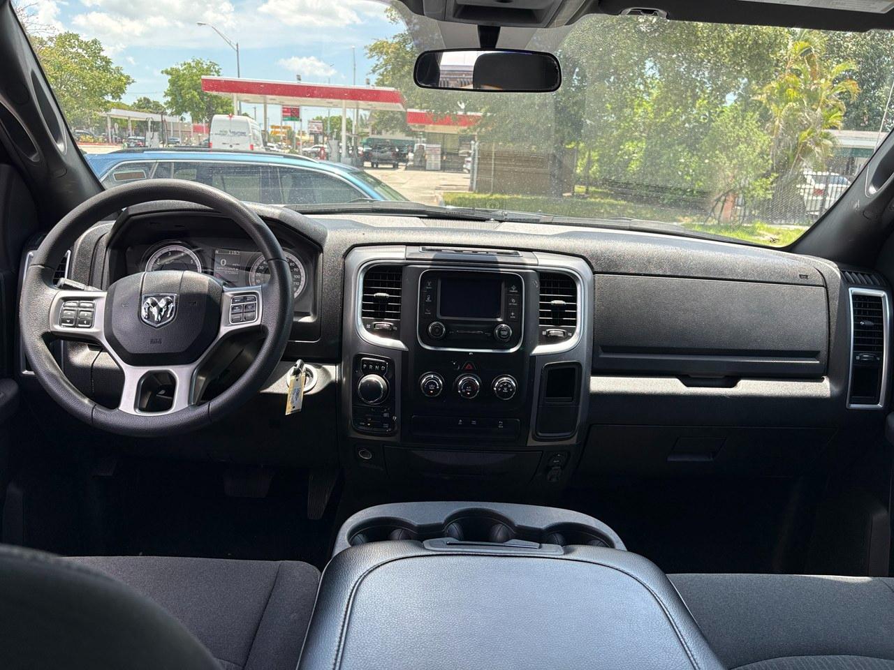 RAM 1500 Classic Tradesman Crew Cab SWB 4WD 2024