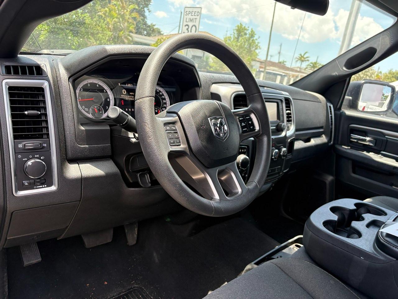 RAM 1500 Classic Tradesman Crew Cab SWB 4WD 2024