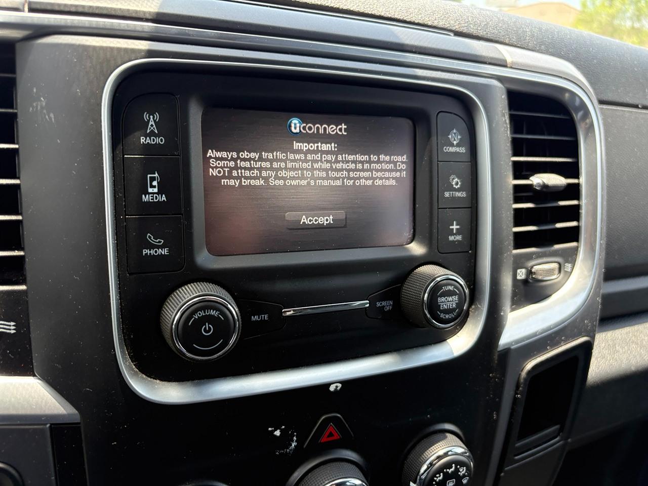 RAM 1500 Classic Tradesman Crew Cab SWB 4WD 2024