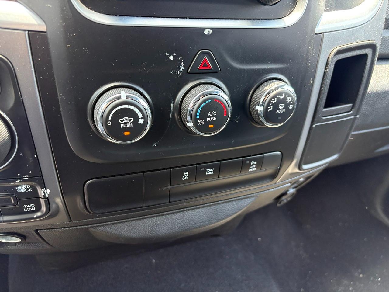 RAM 1500 Classic Tradesman Crew Cab SWB 4WD 2024