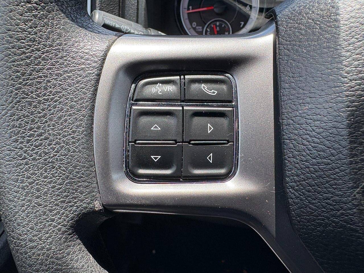 RAM 1500 Classic Tradesman Crew Cab SWB 4WD 2024