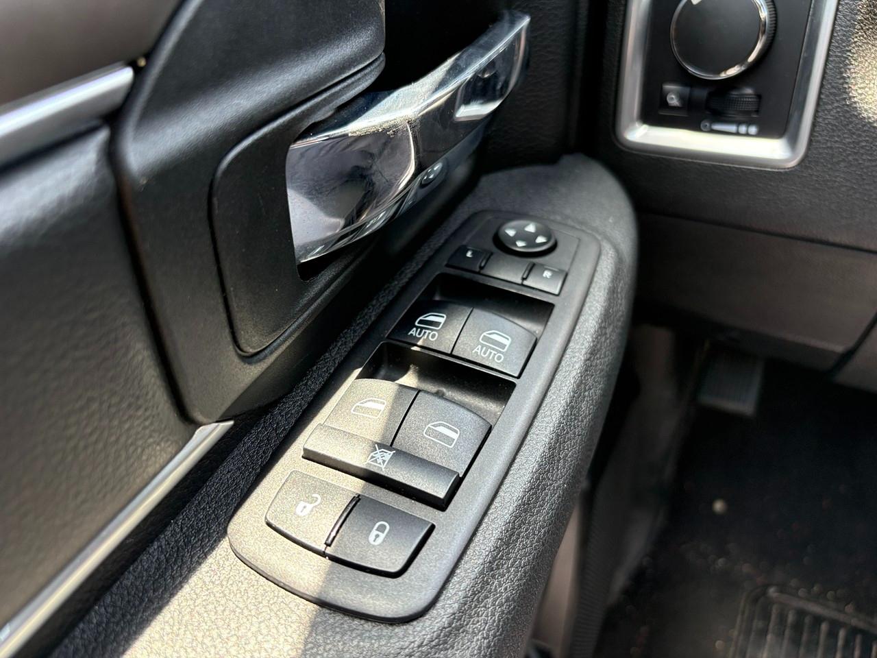 RAM 1500 Classic Tradesman Crew Cab SWB 4WD 2024