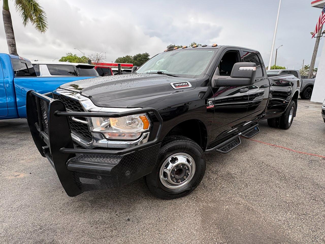 RAM 3500 Tradesman Crew Cab 4WD DRW 2024