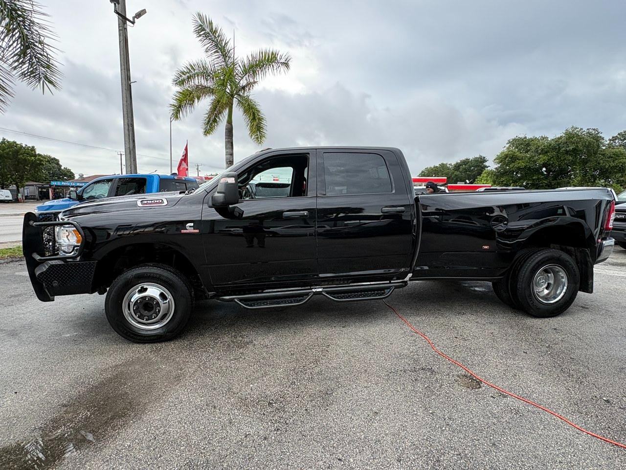 RAM 3500 Tradesman Crew Cab 4WD DRW 2024