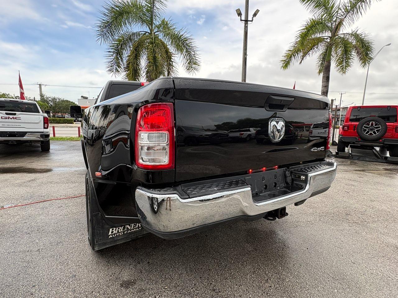 RAM 3500 Tradesman Crew Cab 4WD DRW 2024