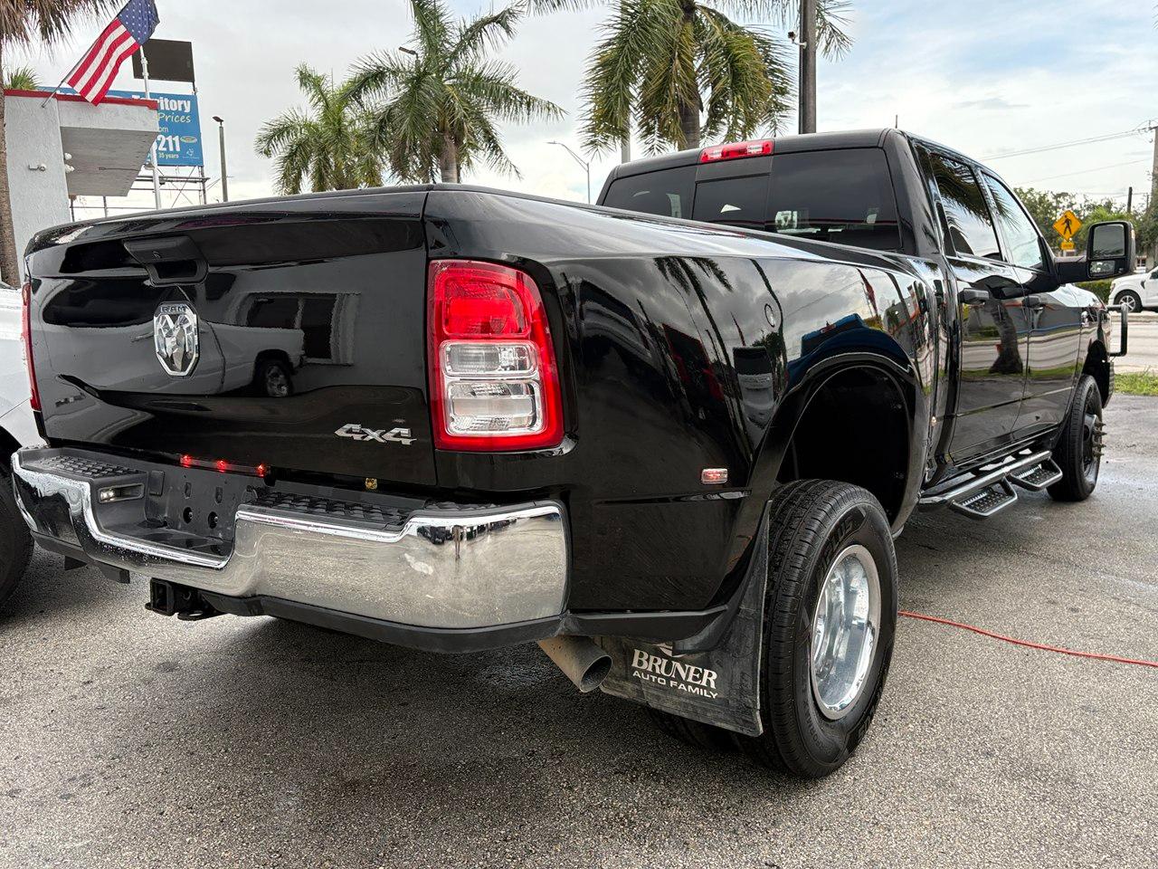 RAM 3500 Tradesman Crew Cab 4WD DRW 2024