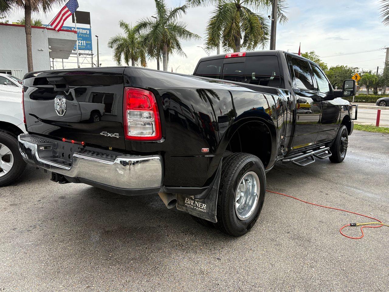 RAM 3500 Tradesman Crew Cab 4WD DRW 2024