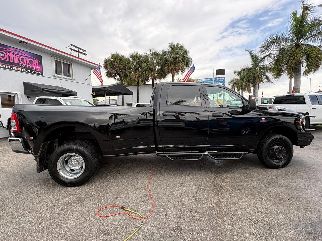 RAM 3500 Tradesman Crew Cab 4WD DRW 2024