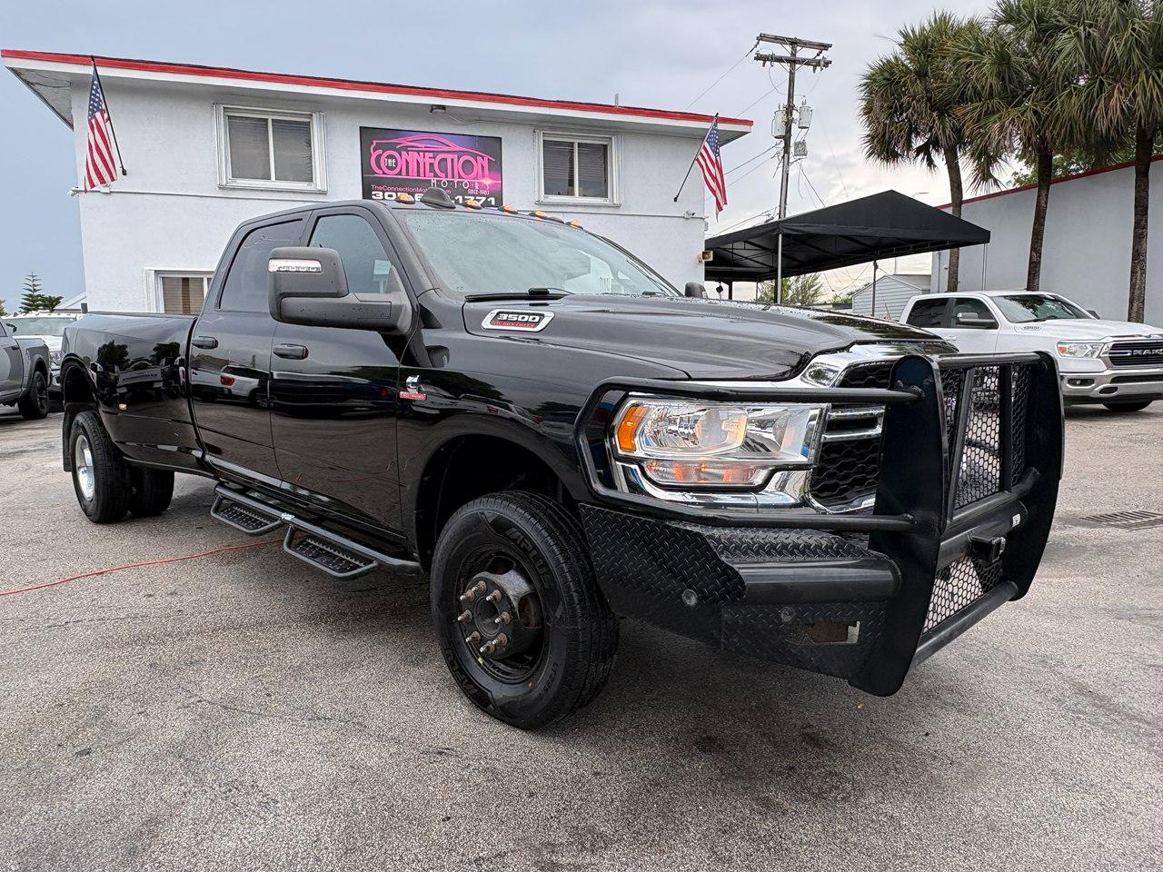 RAM 3500 Tradesman Crew Cab 4WD DRW 2024