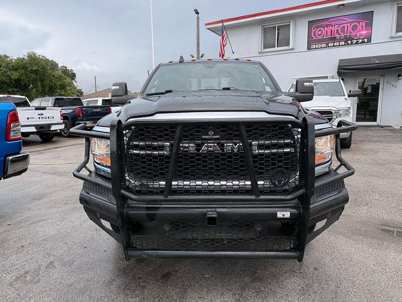 RAM 3500 Tradesman Crew Cab 4WD DRW 2024