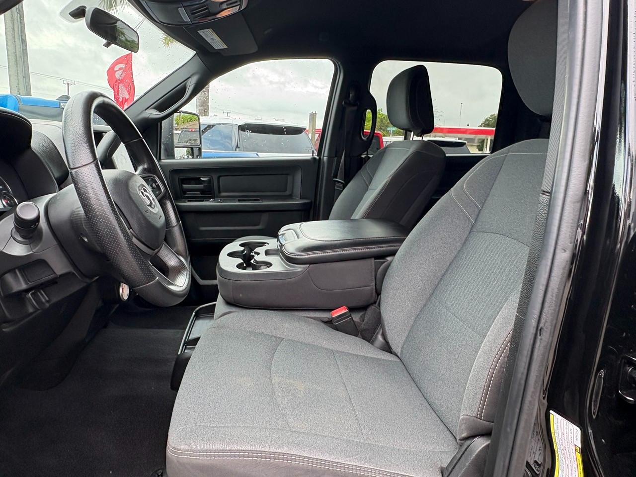 RAM 3500 Tradesman Crew Cab 4WD DRW 2024