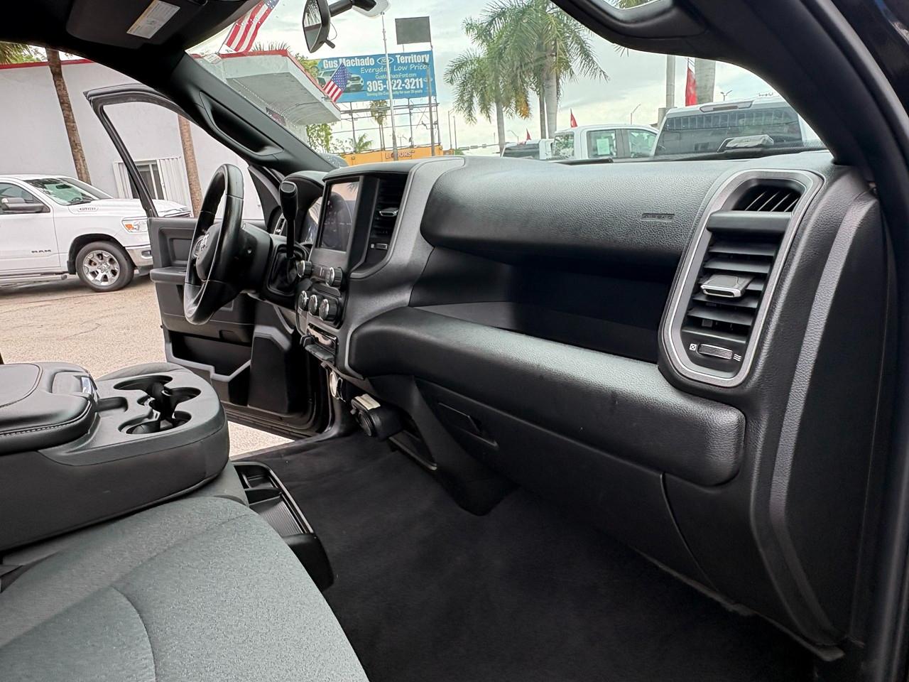 RAM 3500 Tradesman Crew Cab 4WD DRW 2024