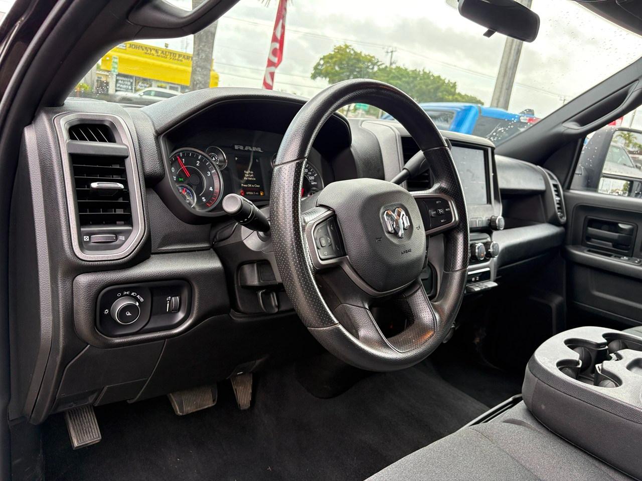 RAM 3500 Tradesman Crew Cab 4WD DRW 2024
