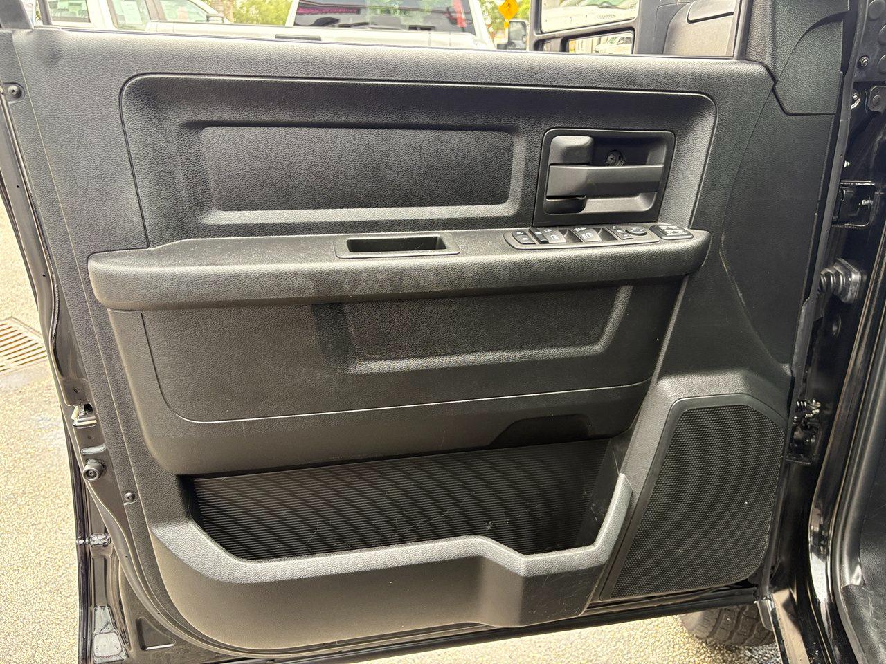RAM 3500 Tradesman Crew Cab 4WD DRW 2024
