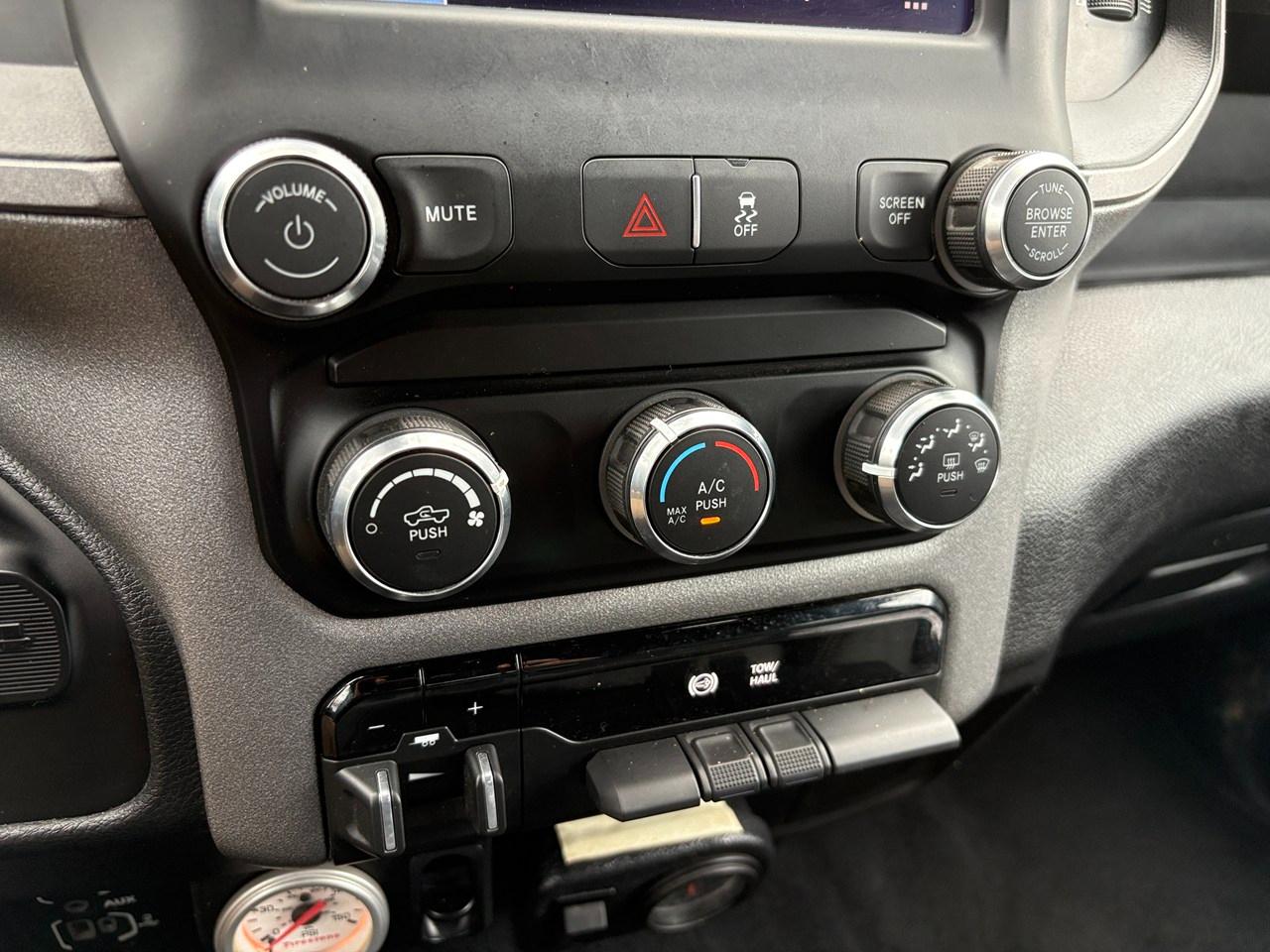 RAM 3500 Tradesman Crew Cab 4WD DRW 2024