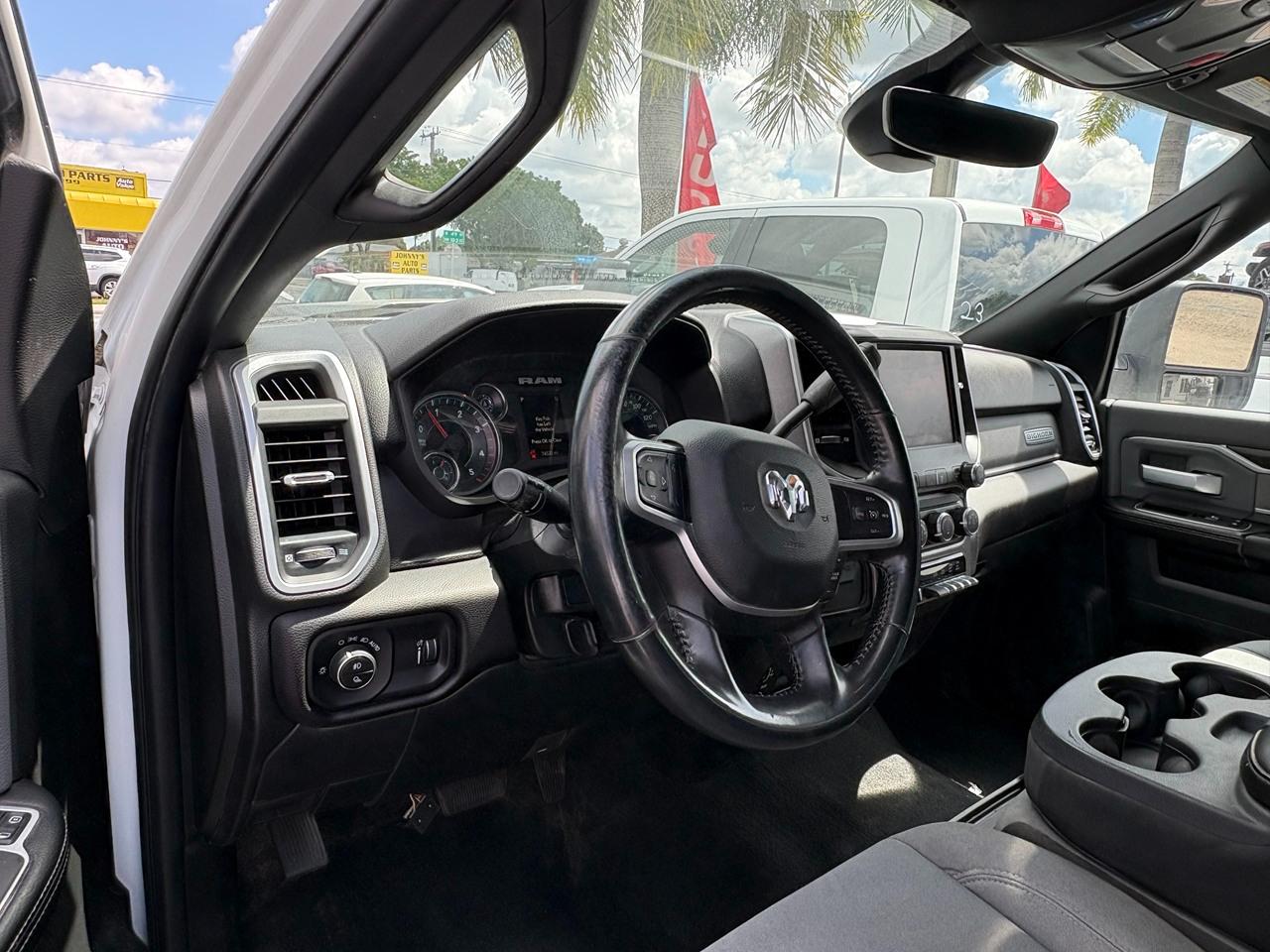 RAM 2500 Tradesman Crew Cab SWB 4WD 2023