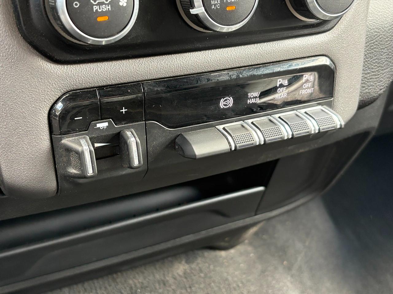 RAM 2500 Tradesman Crew Cab SWB 4WD 2023