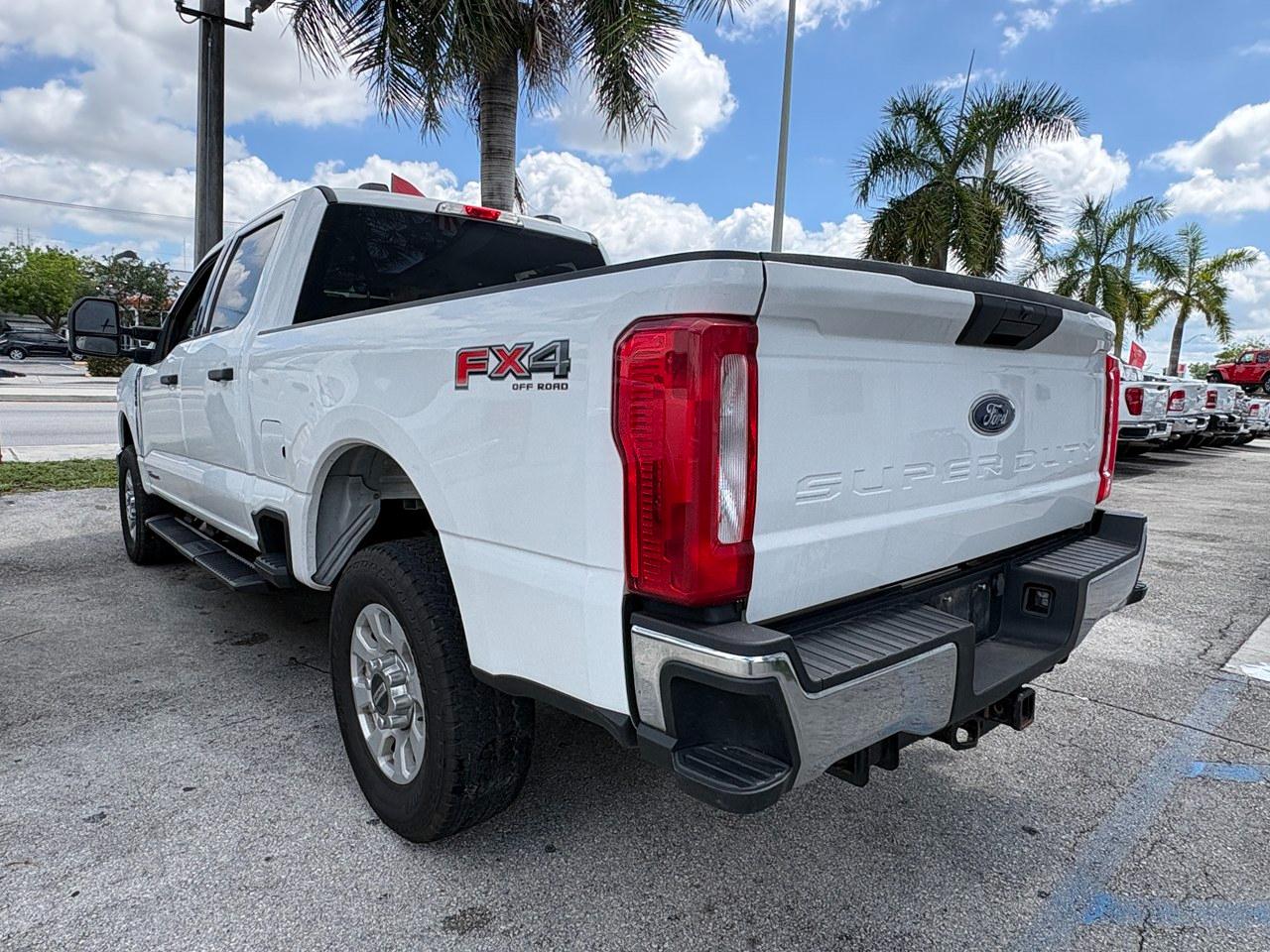 Ford F-250 SD XL Crew Cab 4WD 2024