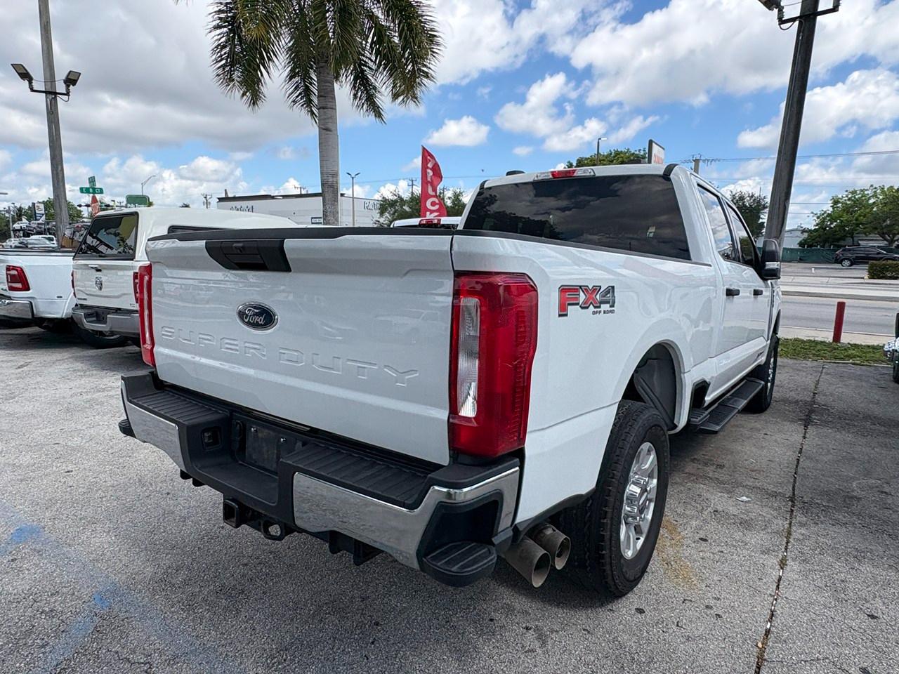 Ford F-250 SD XL Crew Cab 4WD 2024