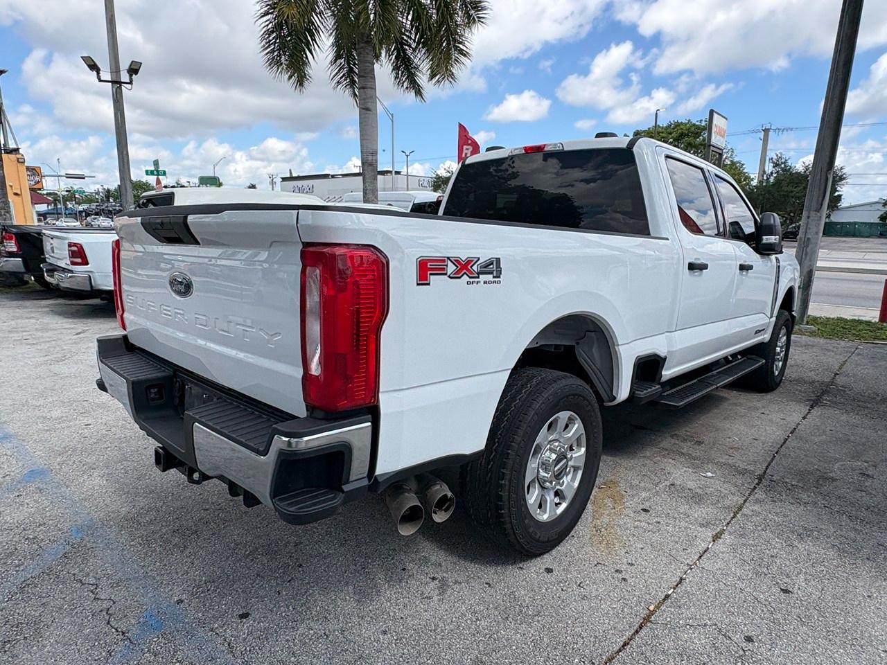 Ford F-250 SD XL Crew Cab 4WD 2024