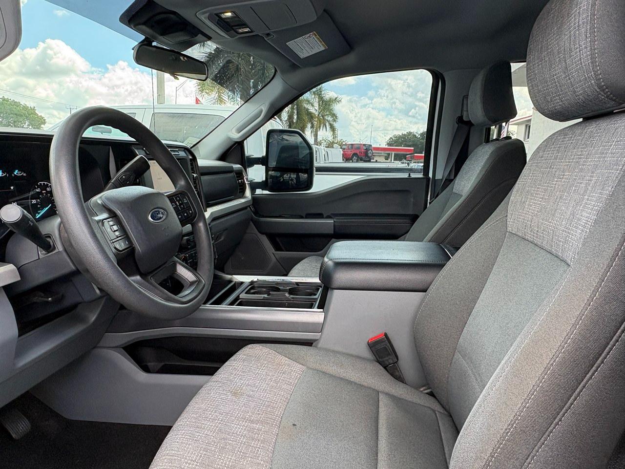 Ford F-250 SD XL Crew Cab 4WD 2024