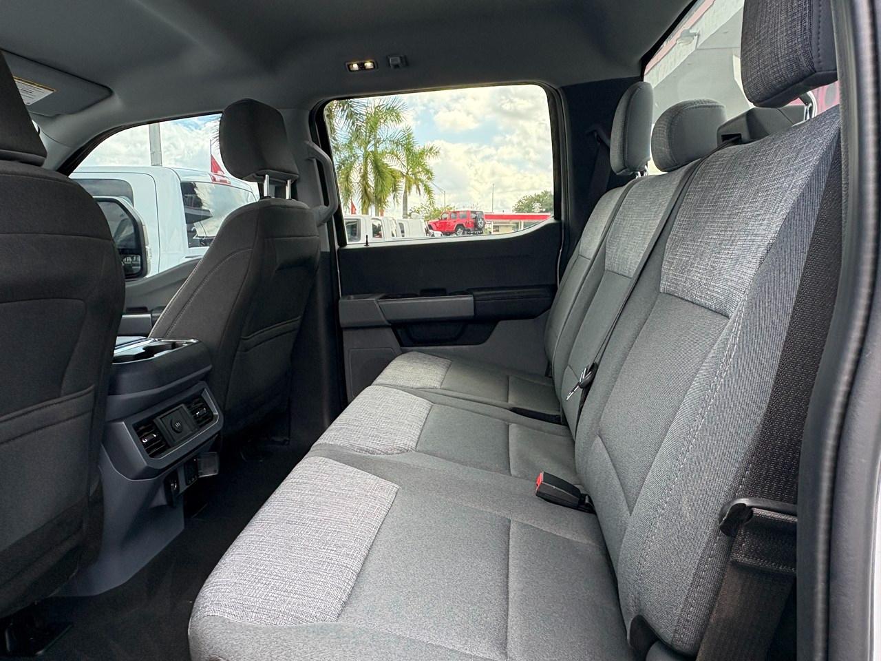 Ford F-250 SD XL Crew Cab 4WD 2024