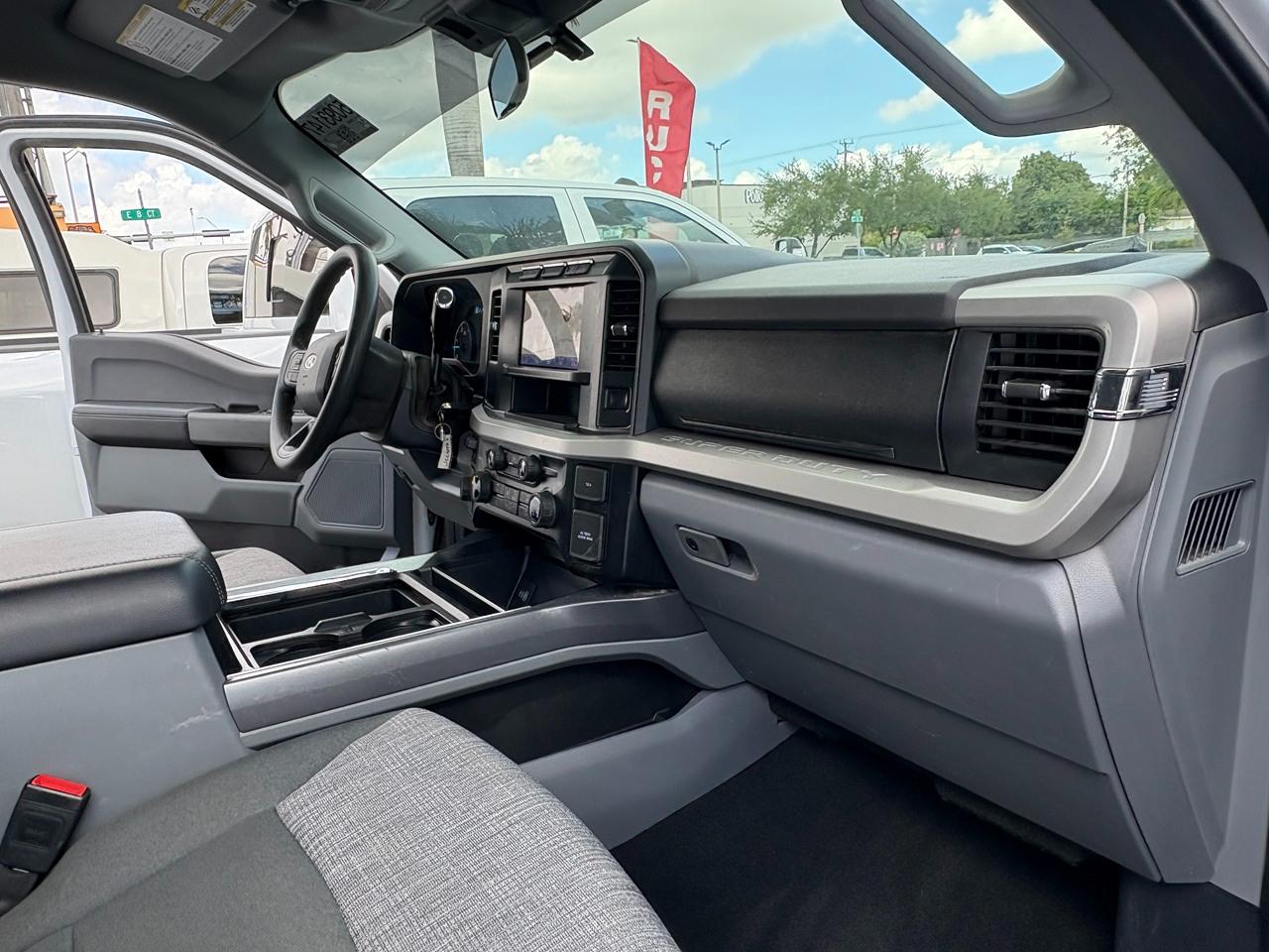 Ford F-250 SD XL Crew Cab 4WD 2024