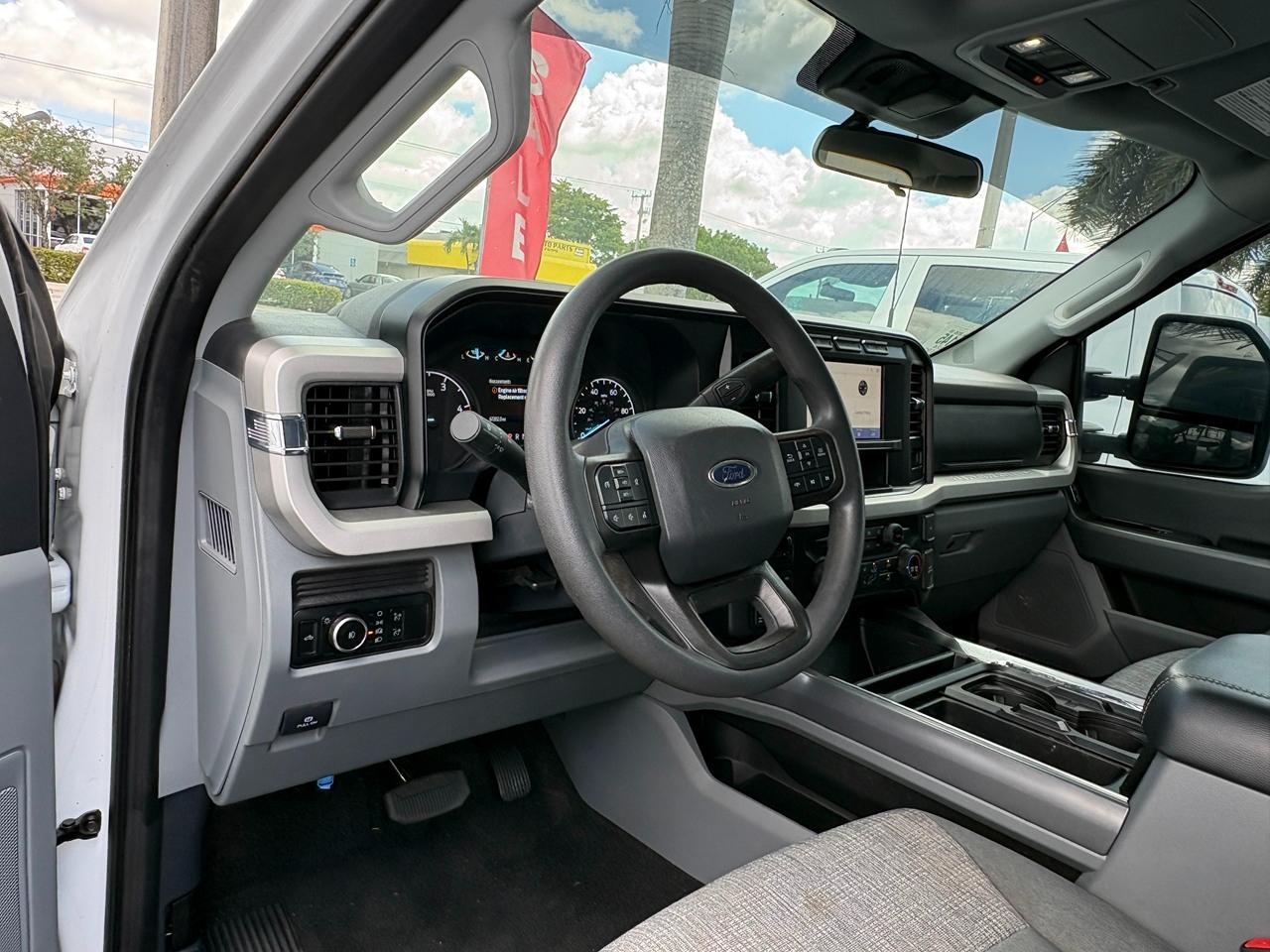 Ford F-250 SD XL Crew Cab 4WD 2024