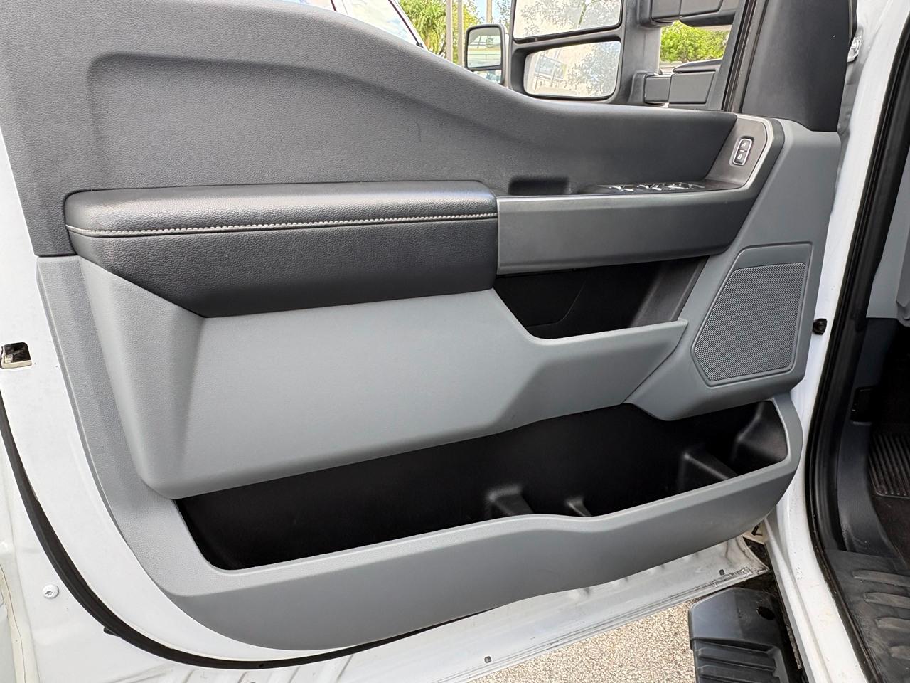 Ford F-250 SD XL Crew Cab 4WD 2024