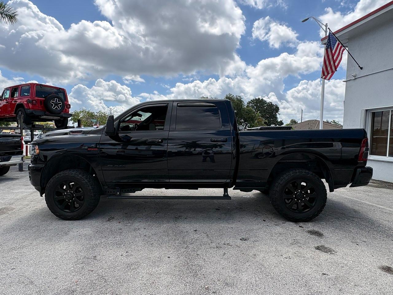 RAM 2500 Tradesman Crew Cab SWB 4WD 2024