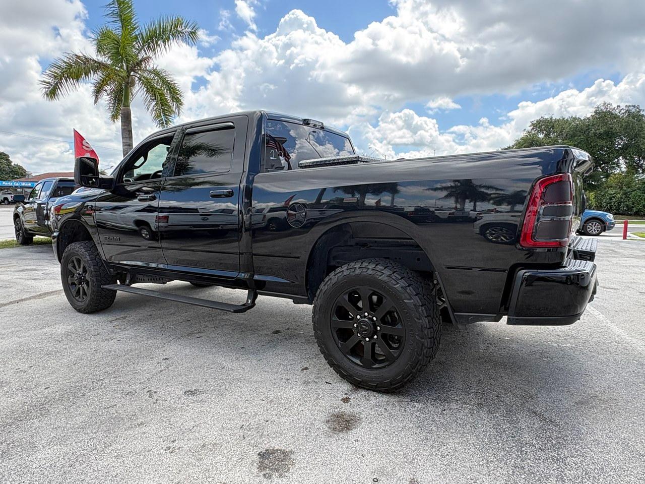 RAM 2500 Tradesman Crew Cab SWB 4WD 2024
