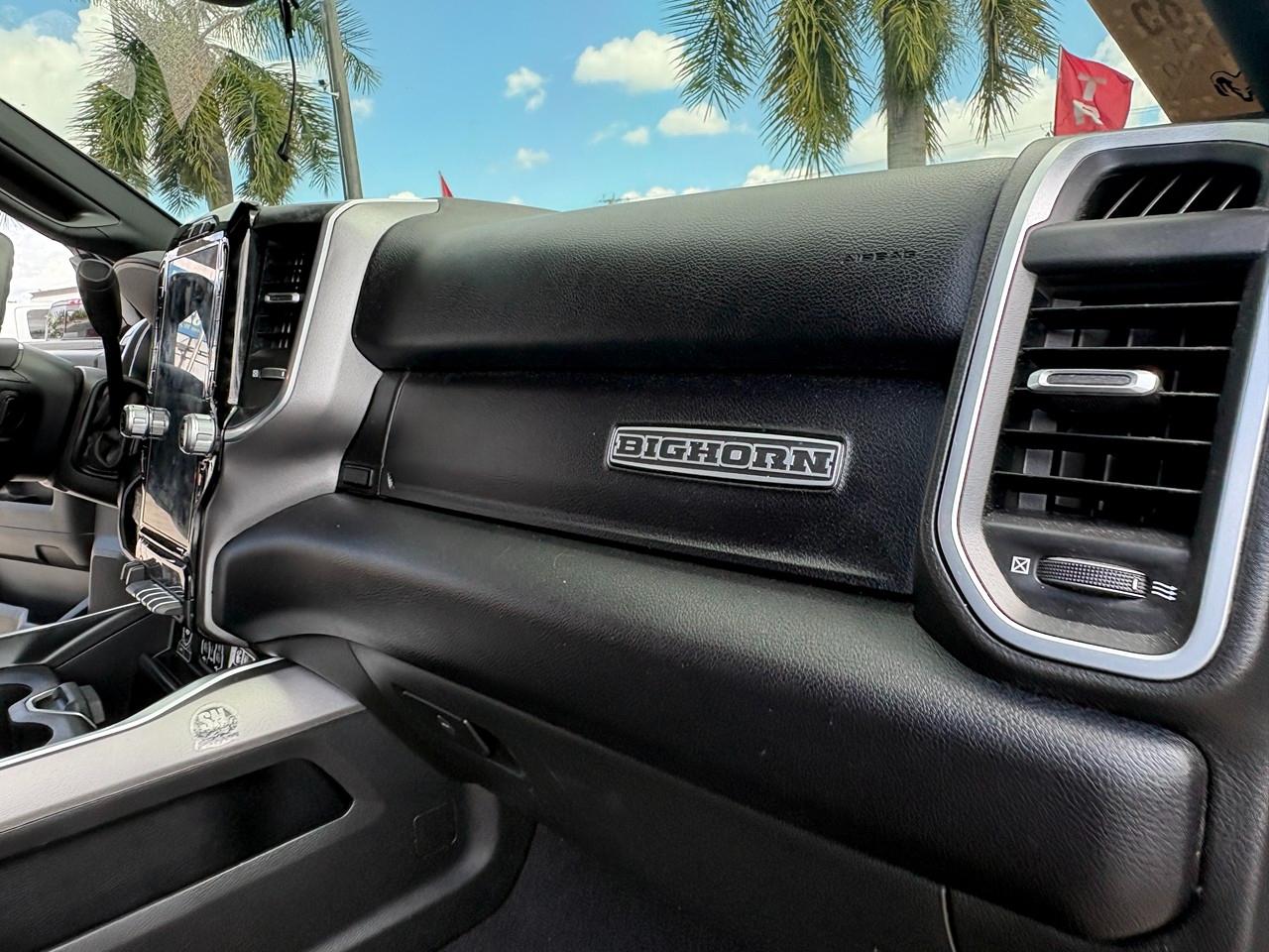 RAM 2500 Tradesman Crew Cab SWB 4WD 2024