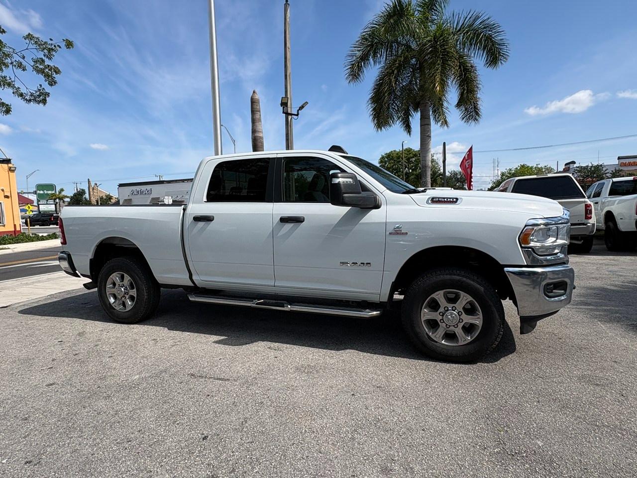 RAM 2500 Tradesman Crew Cab SWB 4WD 2024