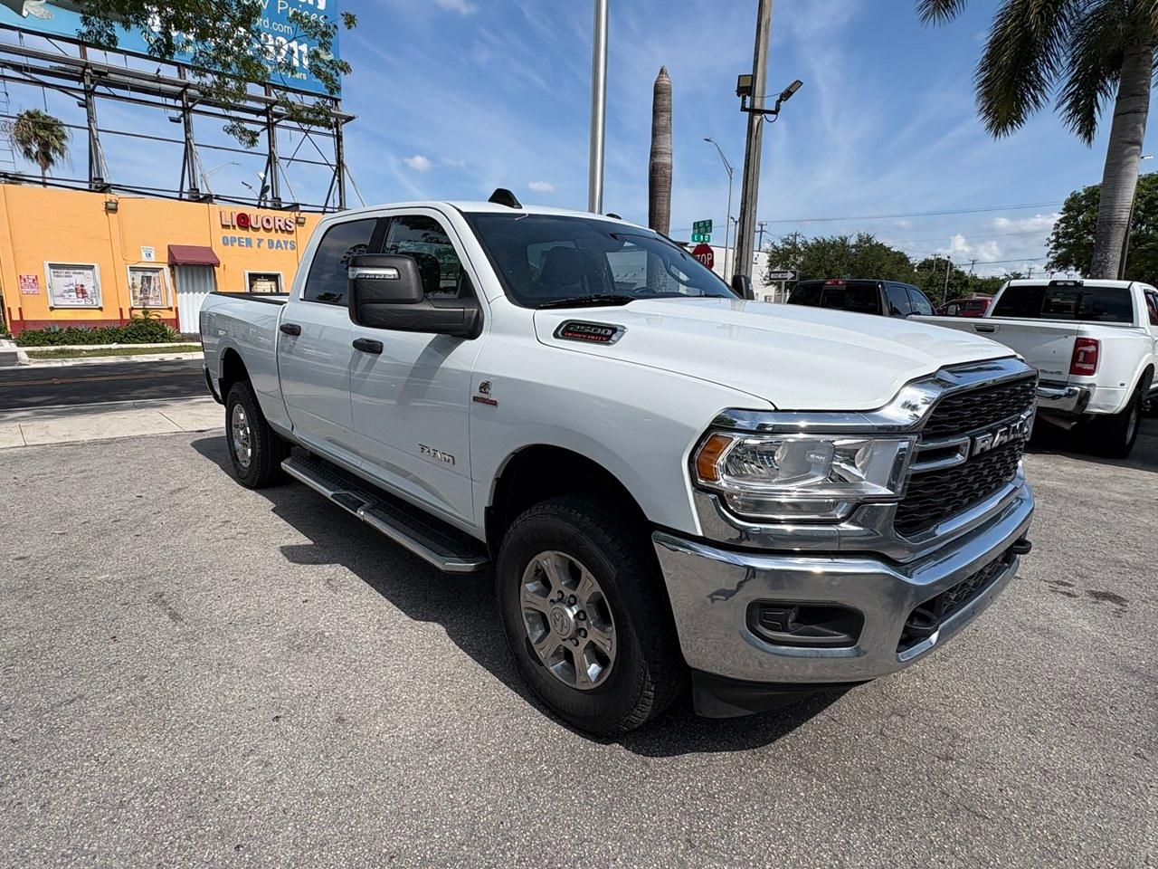 RAM 2500 Tradesman Crew Cab SWB 4WD 2024