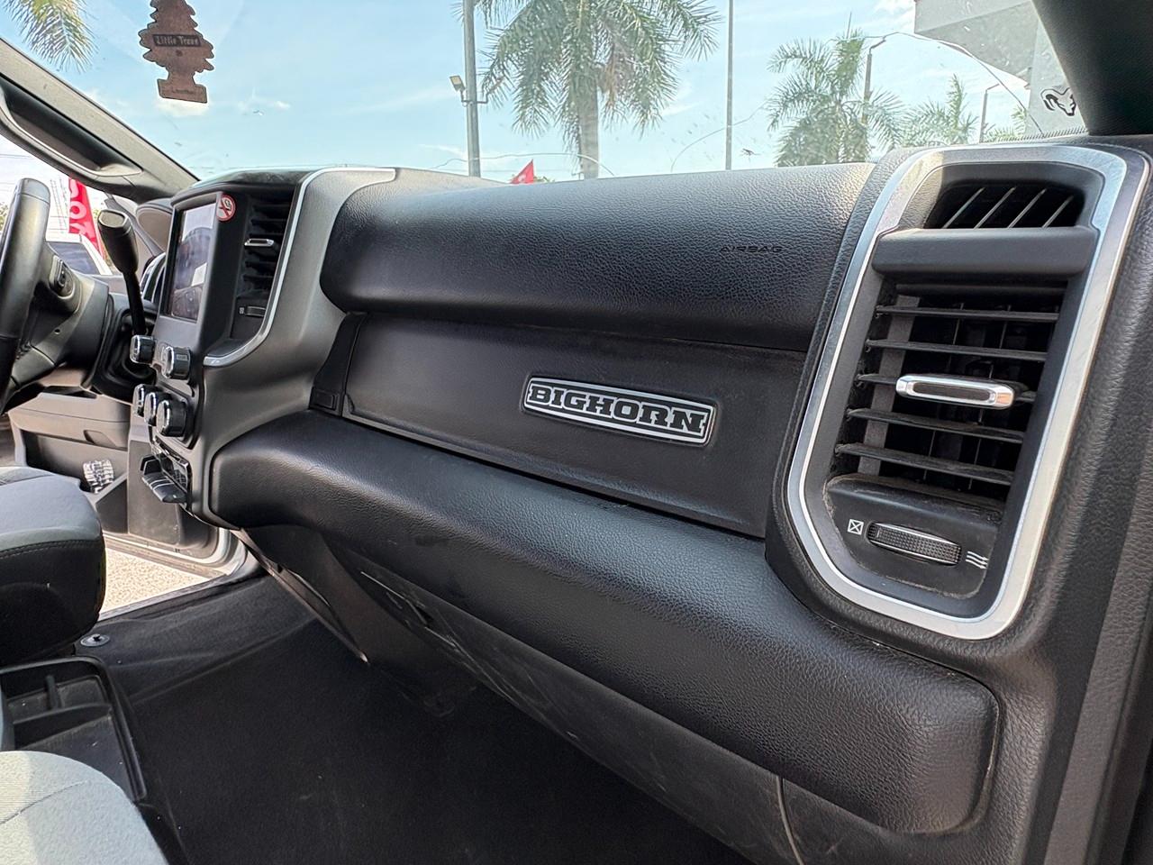 RAM 2500 Tradesman Crew Cab SWB 4WD 2024