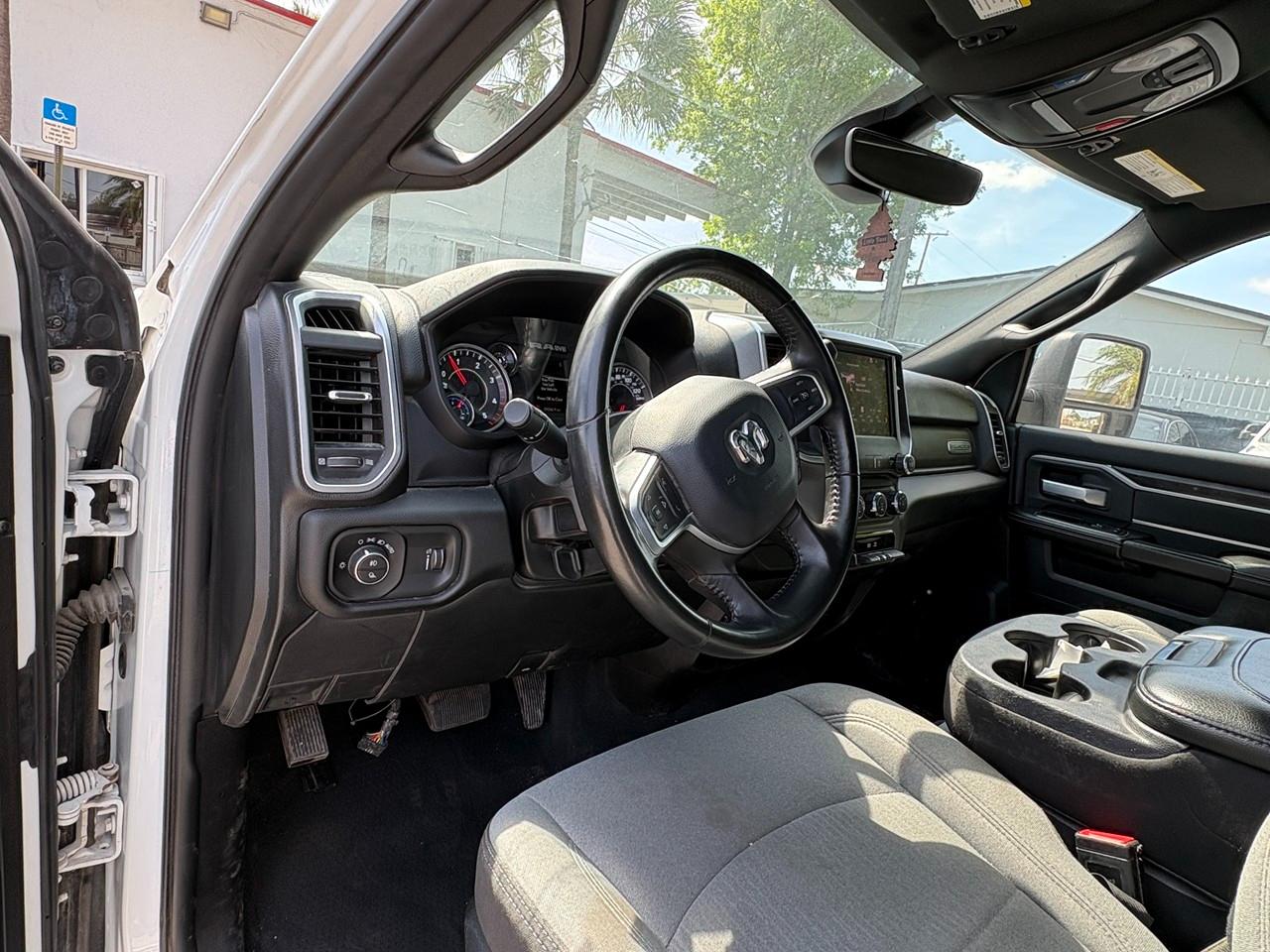 RAM 2500 Tradesman Crew Cab SWB 4WD 2024