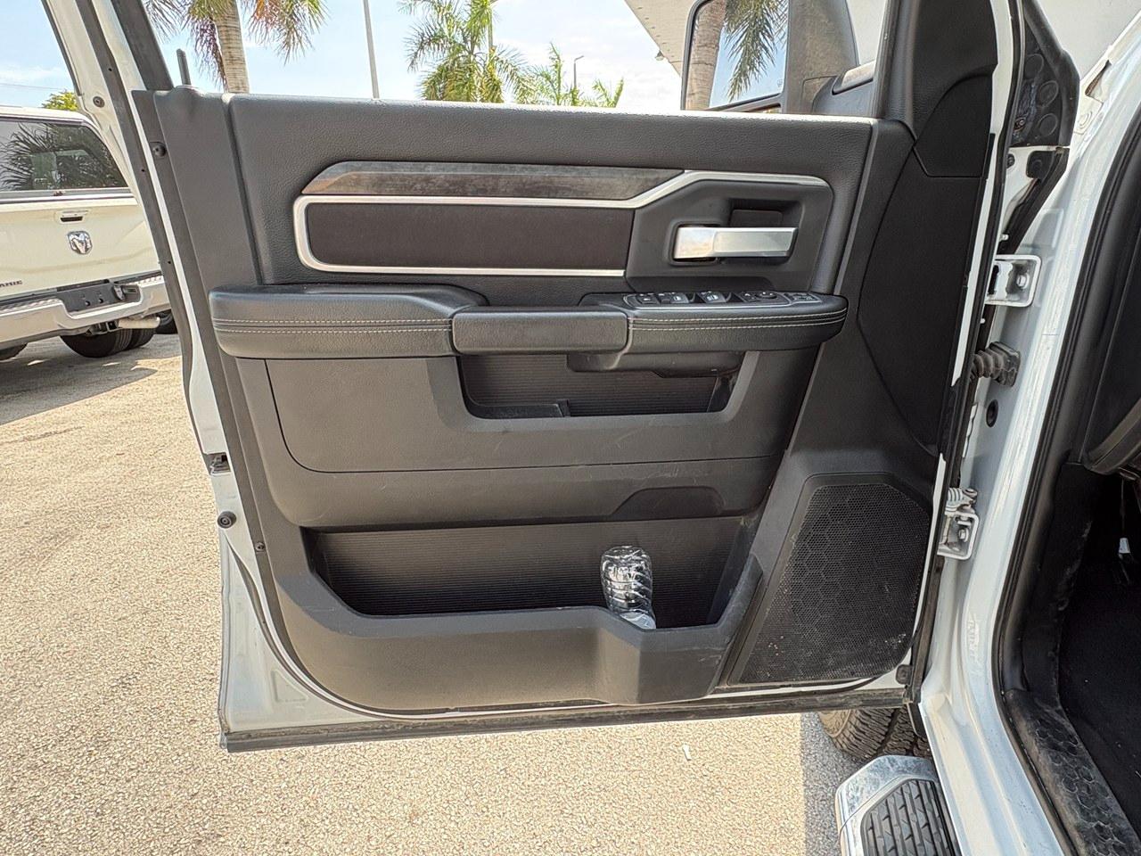RAM 2500 Tradesman Crew Cab SWB 4WD 2024