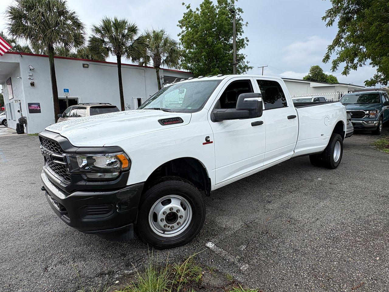 RAM 3500 Tradesman Crew Cab 4WD DRW 2024