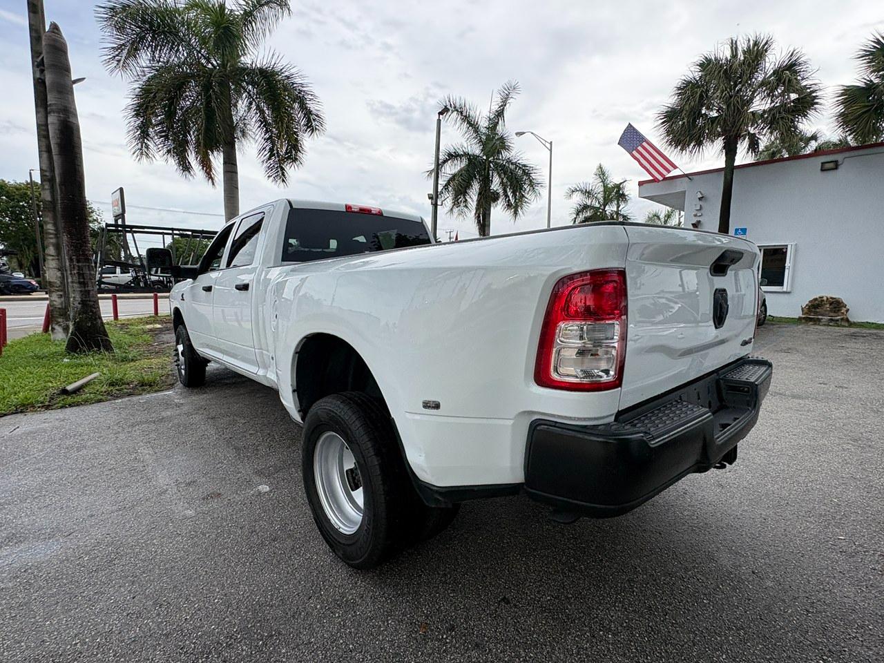 RAM 3500 Tradesman Crew Cab 4WD DRW 2024