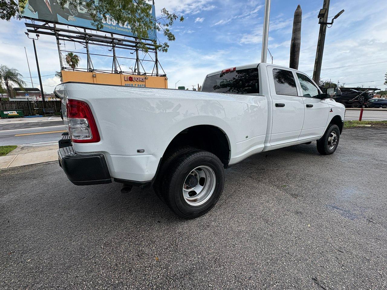 RAM 3500 Tradesman Crew Cab 4WD DRW 2024
