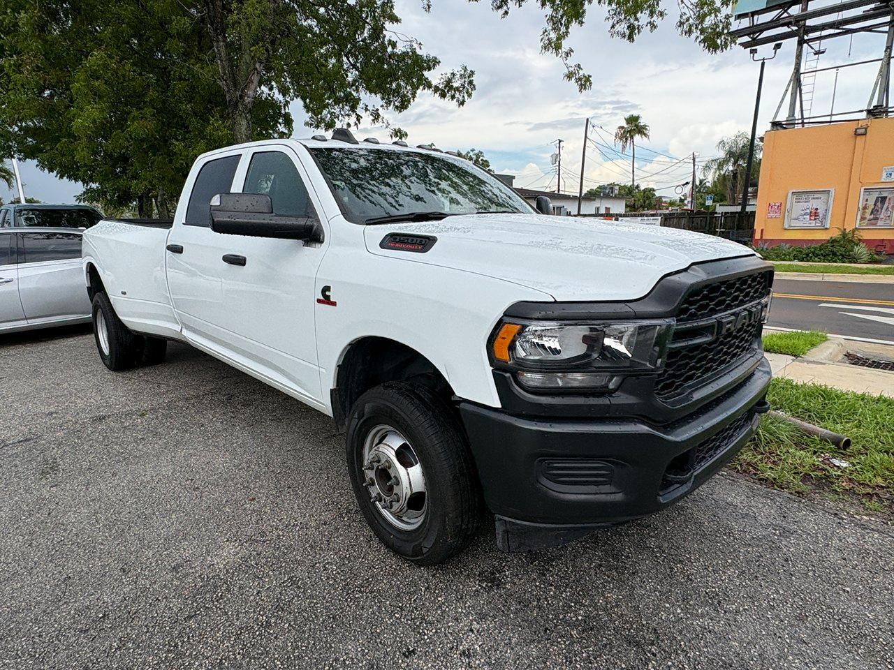 RAM 3500 Tradesman Crew Cab 4WD DRW 2024